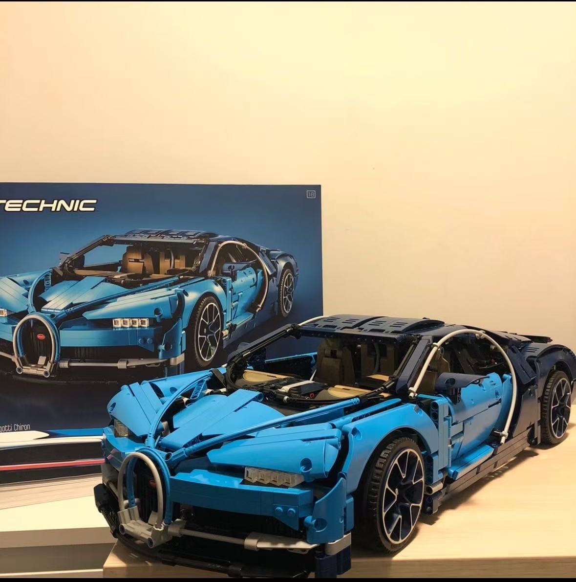 Bugatti Chiron 3599 1：8 56*25*14