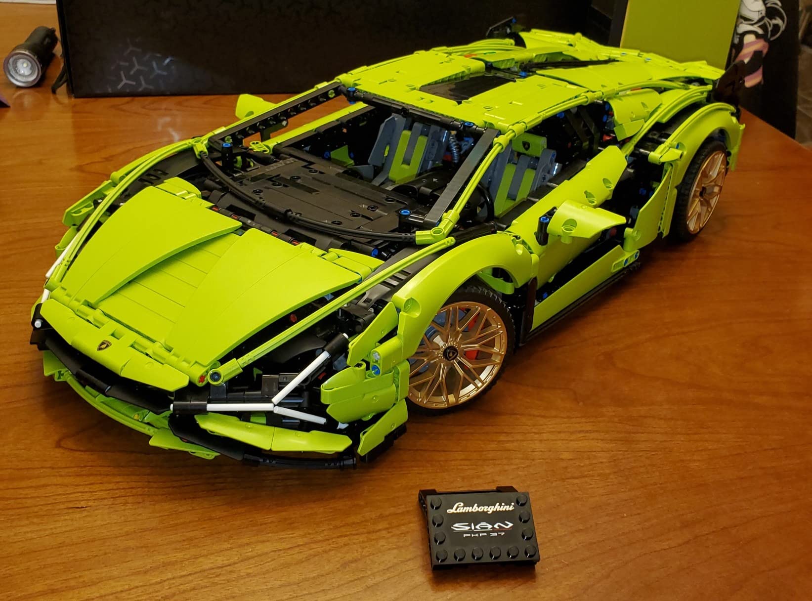 Lamborghini Sián FKP 37 3696 1：8 60*25*13